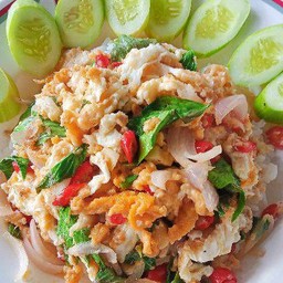 ไข่ขยี้พริกน้ำปลาใบโหระภา