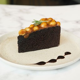 Caramel Maccadamia Cake