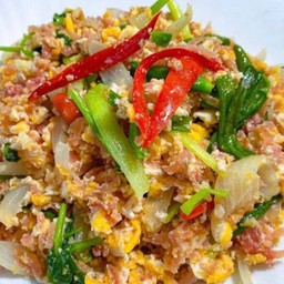 ผัดจิ้นส้มใส่ไข่ หรือ ผัดแหนมใส่ไข่