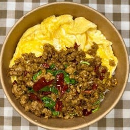 ข้าวกระเพราหมูสับไข่ข้น