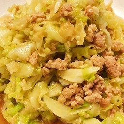 ข้าวกะหล่ำปลีผัดหมูสับ