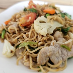 มาม่าผัดขี้เมาหมู