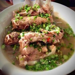 เล้งแซ่บกระดูกอ่อน ,หมูทอด  (กระเพรา ตามสั่ง)