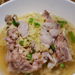 บะหมี่น้ำใสกระดูกหมู