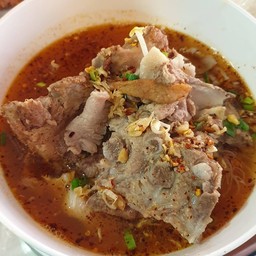 วุ้นเส้นต้มยำน้ำใสกระดูกหมู