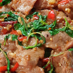 ข้าวกะเพราหมูชิ้น