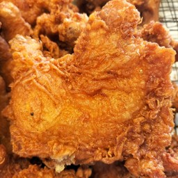 สะโพกไก่ทอด 1 ชิ้น (กลาง)