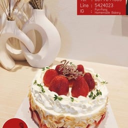 2 ปอนด์ เค้กนมสดสตรอเบอรี่สด พรีเมี่ยม