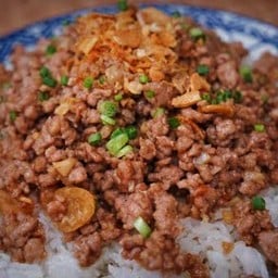 ข้าวหมูสับผัดกระเทียม