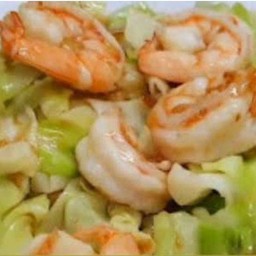 ผัดกะหล่ำปลีกุ้งราดข้าว