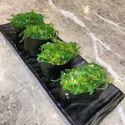 ซูชิหน้ายำสาหร่าย 4 คำ
