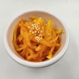 C7. ยำหัวไชเท้าดองเหลือง