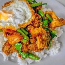 ผัดพริกแกงหมูชิ้น