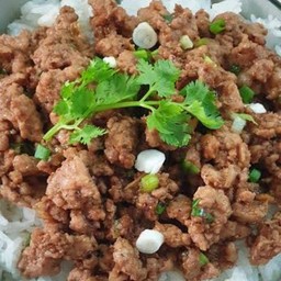 ข้าวหมูสับผัดน้ำมันหอย
