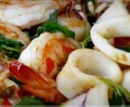 กระเพราทะเล กุ้ง ,หมึกเป็นกับข้าว