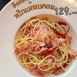 Spaghetti bacon dried chili