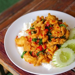 ข้าวกะเพราไก่กรอบ
