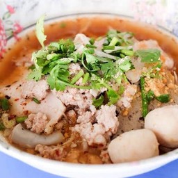 เตี้ยวหมูต้มยำ