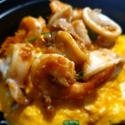 ข้าวไข่ข้นกระเทียม กุ้ง+ปลาหมึก
