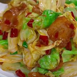 ผัดกะหล่ำปลีหมูสามชั้นหั่นบางบาง