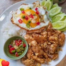 ข้าวไก่กระเทียม