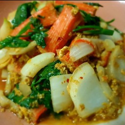 ข้าวราดไข่ข้นปูอัดผัดผงกะหรี่