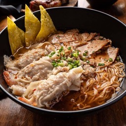 บะหมี่หมูย่างเกี๊ยวกุ้ง