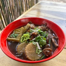 ก๋วยเตี๋ยว ไก่ตุ๋น