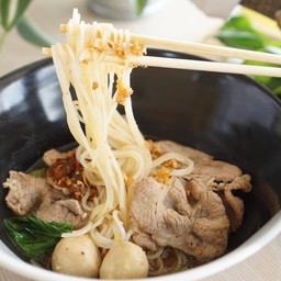 ก๋วยเตี๋ยวเรือแห้งสันคอสไลด์