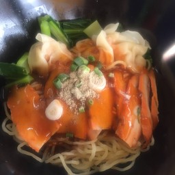บะหมี่เกี๊ยวหมูแดง