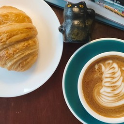 The Awaken Cat Coffee x Maesalong Croissant แม่สลองครัวซอง เสนานิคม