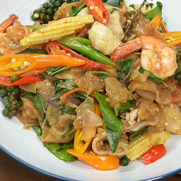 เส้นใหญ่ผัดขี้เมา