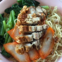 บะหมี่หมูแดงหมูกรอบ