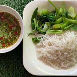 ขนมจีนเส้นสด(น้ำจิ้มแจ่ว)