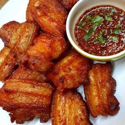 สามชั้นทอดน้ำปลา กับข้าว
