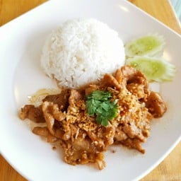 ข้าวหมูนุ่มทอดกระเทียม