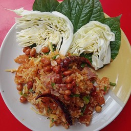 ยำข้าวทอด