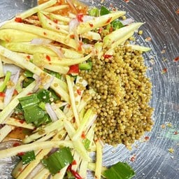 ยำมะม่วงไข่แมงดา