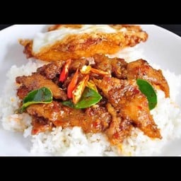 ข้าวกะเพรา หน้าโรงบาลเกษมราษฎร์ ปราจีนบุรี