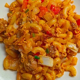 มักโรนีผัดซอสมะเขืิอเทศ & ชีส