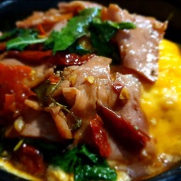 ข้าวไข่ข้นกะเพราแฮม