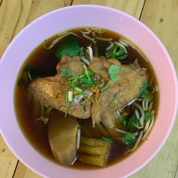 ก๋วยเตี๋ยวไก่ตุ๋น ใส่ปีกอย่างเดียว