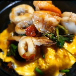 ข้าวไข่ข้นกะเพราทะเล