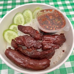 ข้าวมันไก่ ข้าวกระเพรา ไก่ทอด หมูทอด น้ำชา