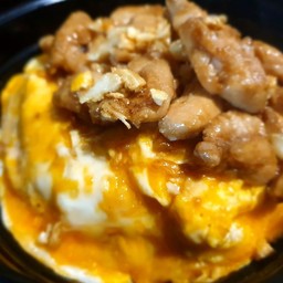 ข้าวไข่ข้นไก่กระเทียม
