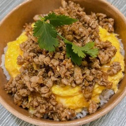 ข้าวไข่ข้นกระเทียมพริกไทย