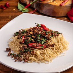 บะหมี่กระเพราเนื้อ