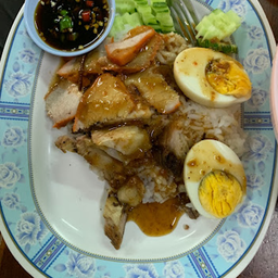 ข้าวมันหมูแดง+หมูกรอบ