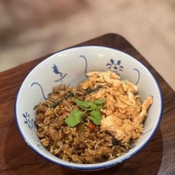 ข้าวกระเพราคลุกหมูสับ หมูหยอง