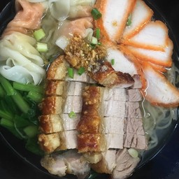 บะหมี่เกี๊ยวหมูแดง หมูกรอบ